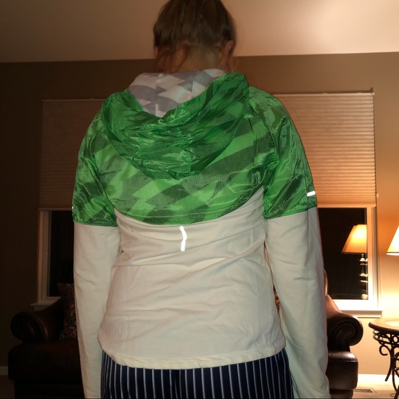 Women’s Nike running jacket - Picture 3 of 3